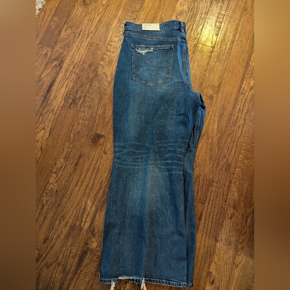 AE Dreamy Drape Stretch Ripped Low-Rise Baggy Flare Jean Size 20 Short NWT - Picture 4 of 7